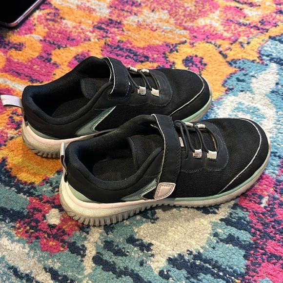 Sneakers - Picture 1 of 4